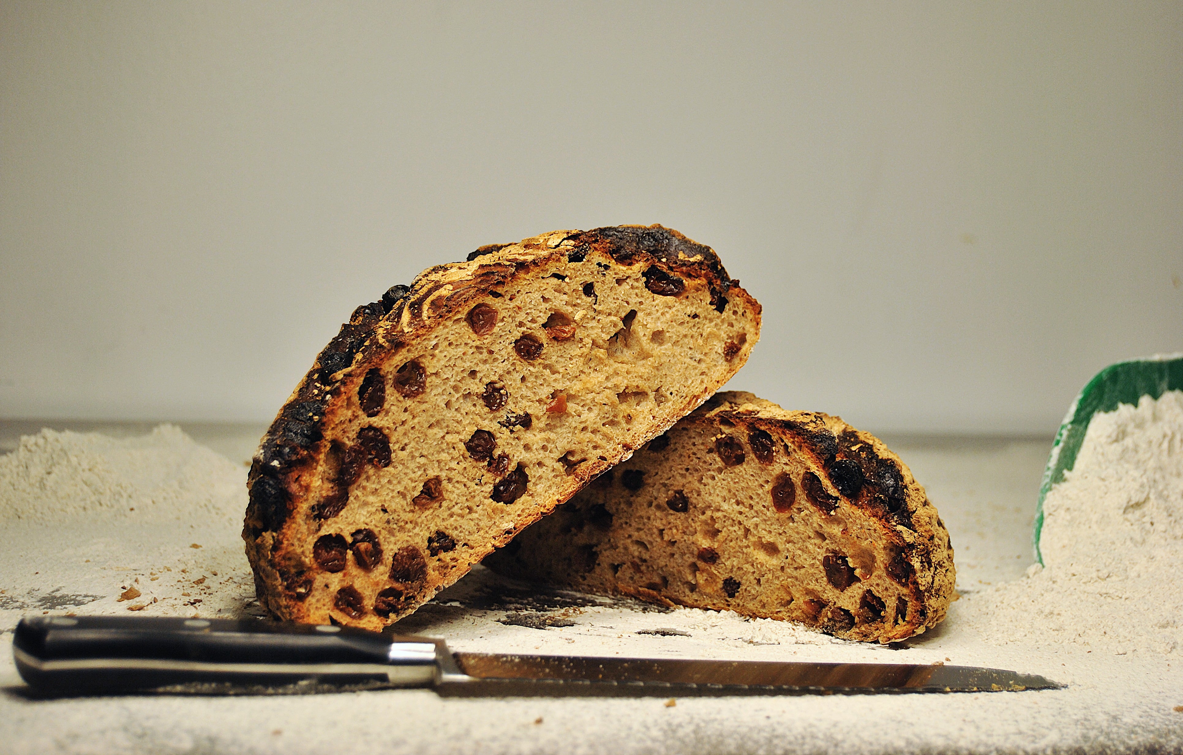 Harvest Heritage Loaf with raisins - Pain de Méteil aux raisins